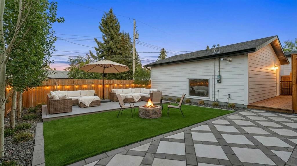 6308 Lacombe Way SW, Calgary — photo 4 of 50