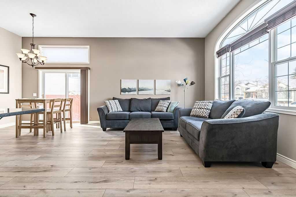 119 Mt Aberdeen Close SE, Calgary — photo 5 of 35