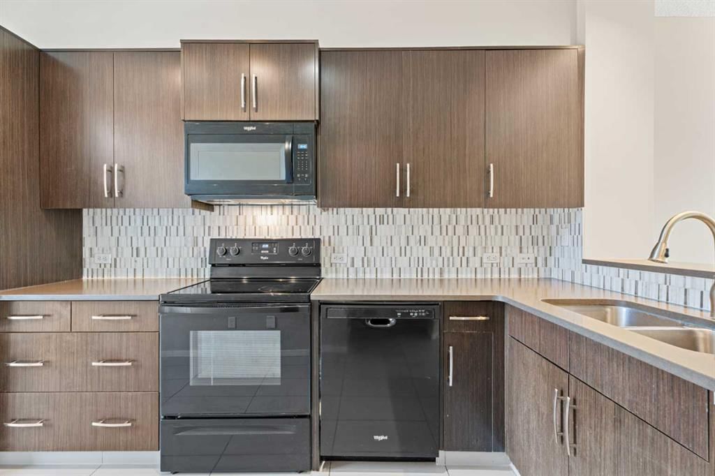 306 Ascot Circle SW, Calgary — photo 4 of 21