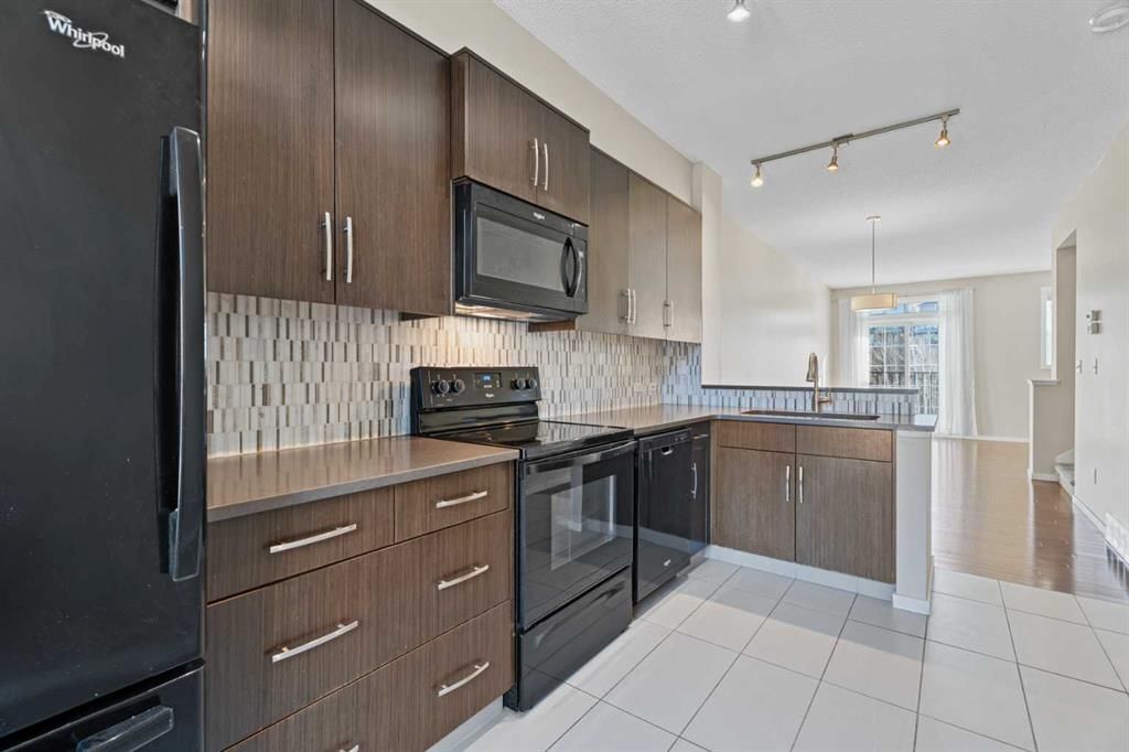 306 Ascot Circle SW, Calgary — photo 5 of 21