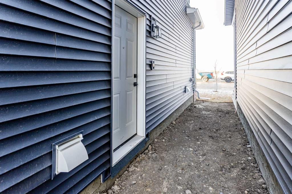 15 Corner Glen Drive NE, Calgary — photo 4 of 33