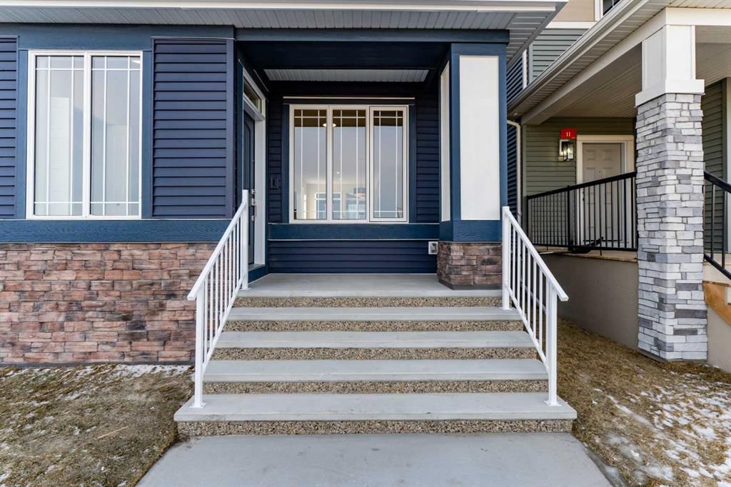 15 Corner Glen Drive NE, Calgary — photo 5 of 33