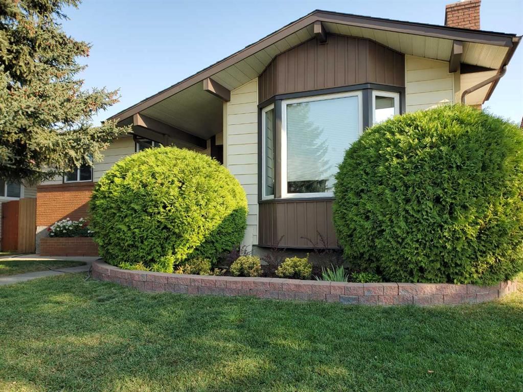 4640 Rundlehill Road NE, Calgary — main listing photo