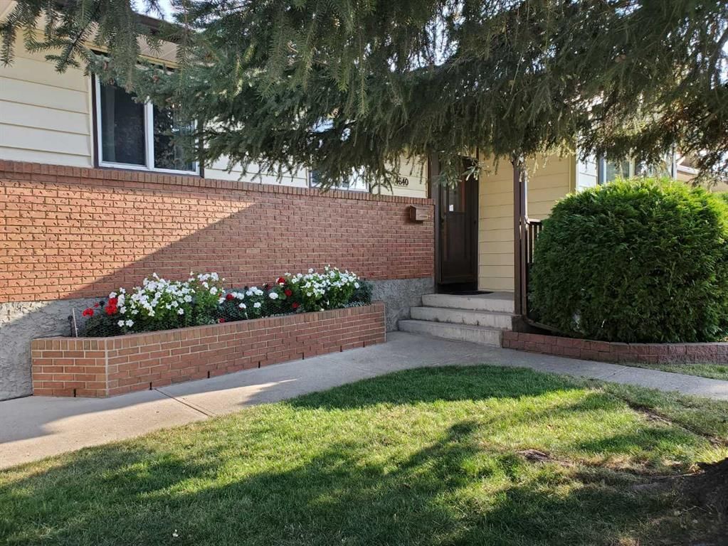 4640 Rundlehill Road NE, Calgary — photo 2 of 50