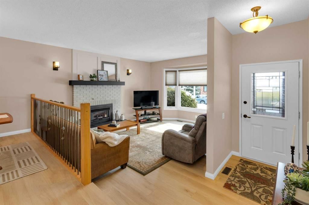 4640 Rundlehill Road NE, Calgary — photo 3 of 50