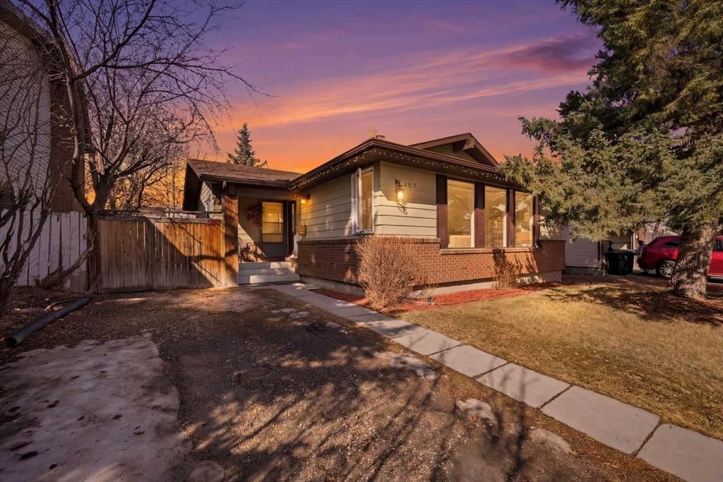 107 Wood Oak Way SW, Calgary — main listing photo