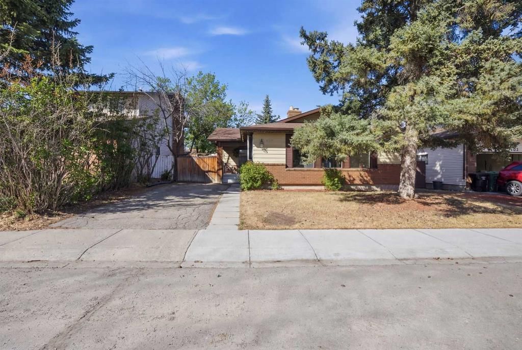 107 Wood Oak Way SW, Calgary — photo 2 of 50