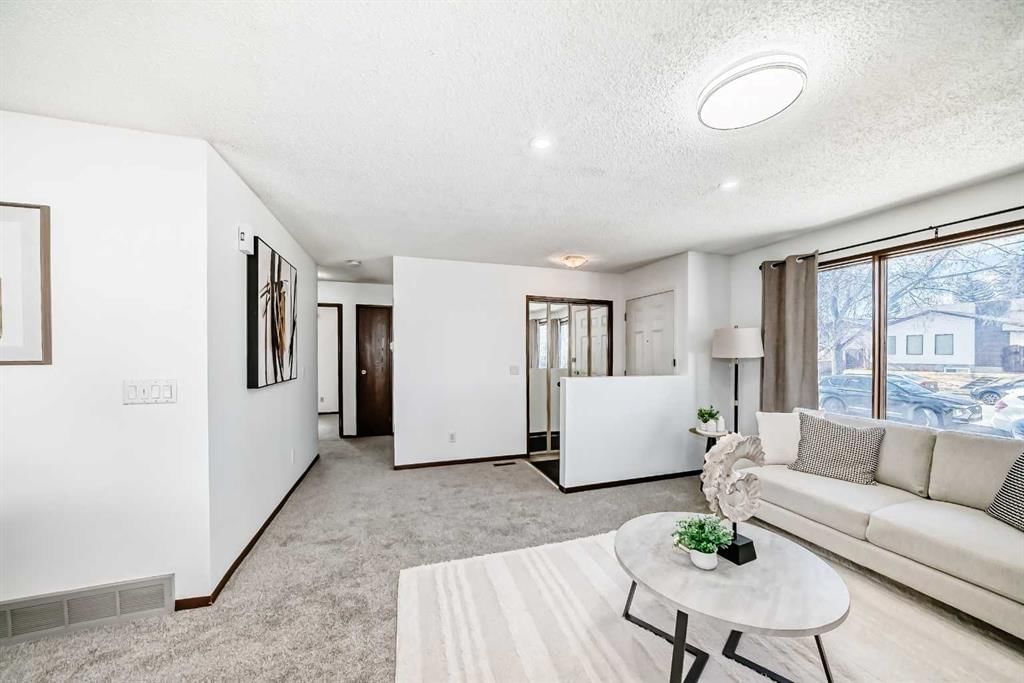 6735 Temple Drive NE, Calgary — photo 2 of 45