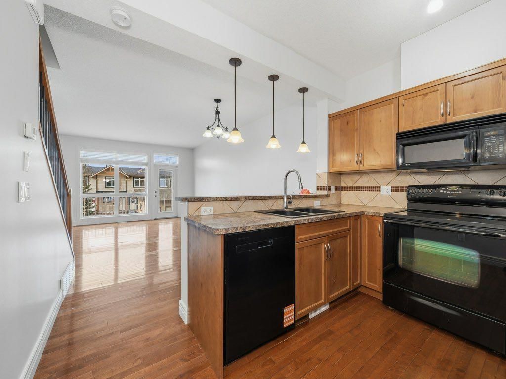 5, 172 Rockyledge View NW, Calgary — photo 3 of 35