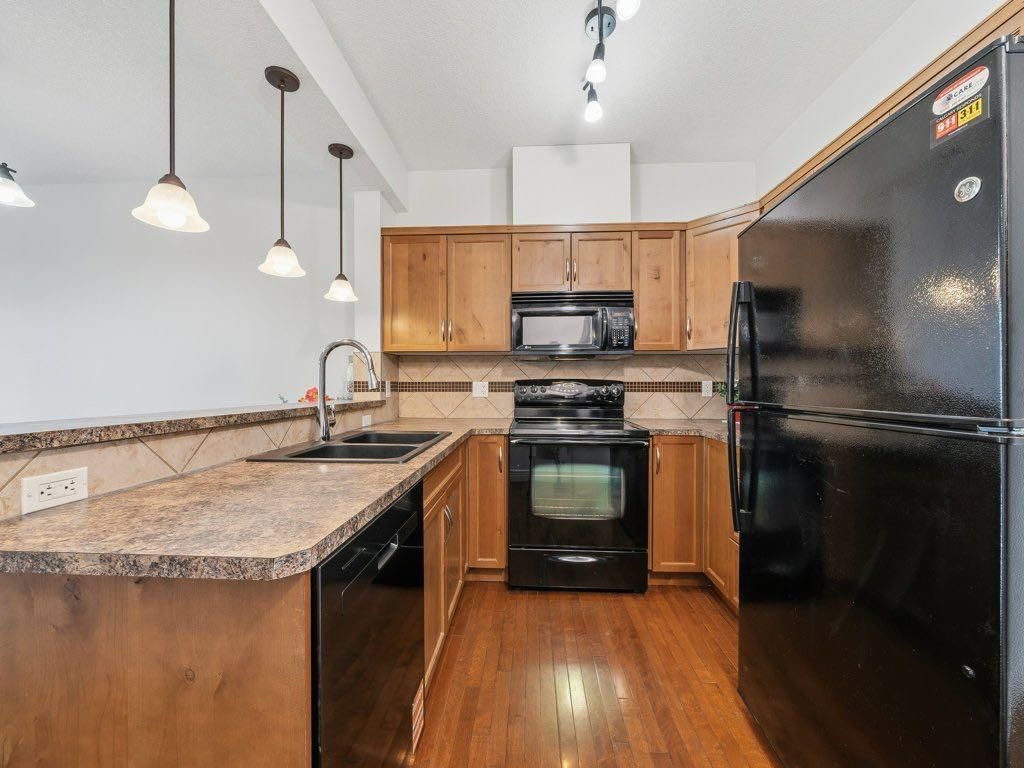 5, 172 Rockyledge View NW, Calgary — photo 4 of 35