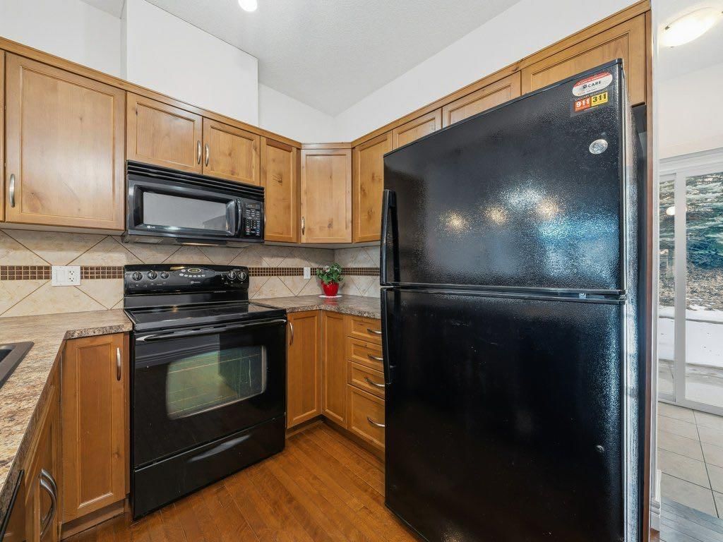 5, 172 Rockyledge View NW, Calgary — photo 5 of 35