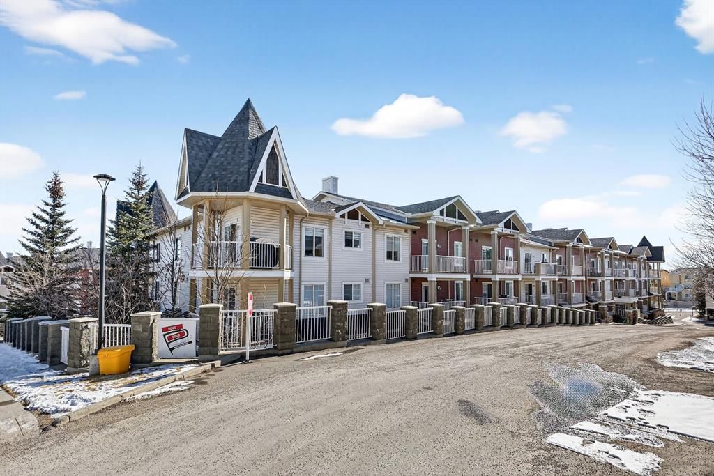8206, 70 Panamount Drive NW, Calgary — recently sold condo