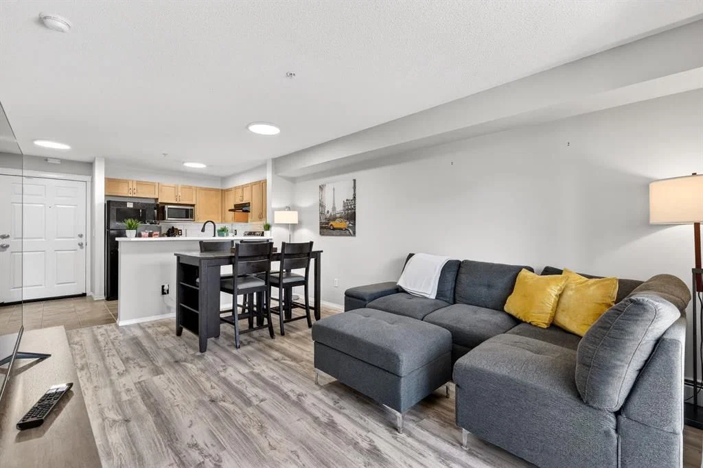 8206, 70 Panamount Drive NW, Calgary — photo 4 of 32