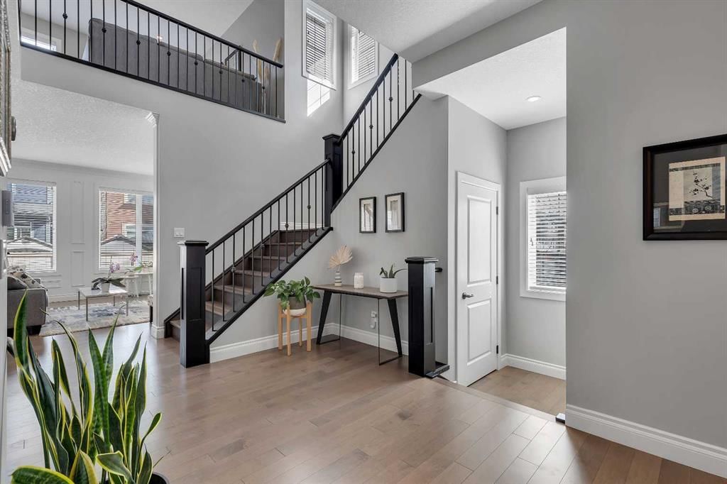 393 Evansborough Way NW, Calgary — photo 5 of 47