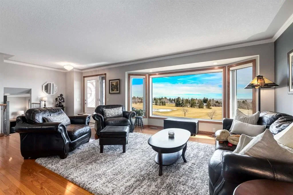 468 Norfolk Way NW, Calgary — main listing photo