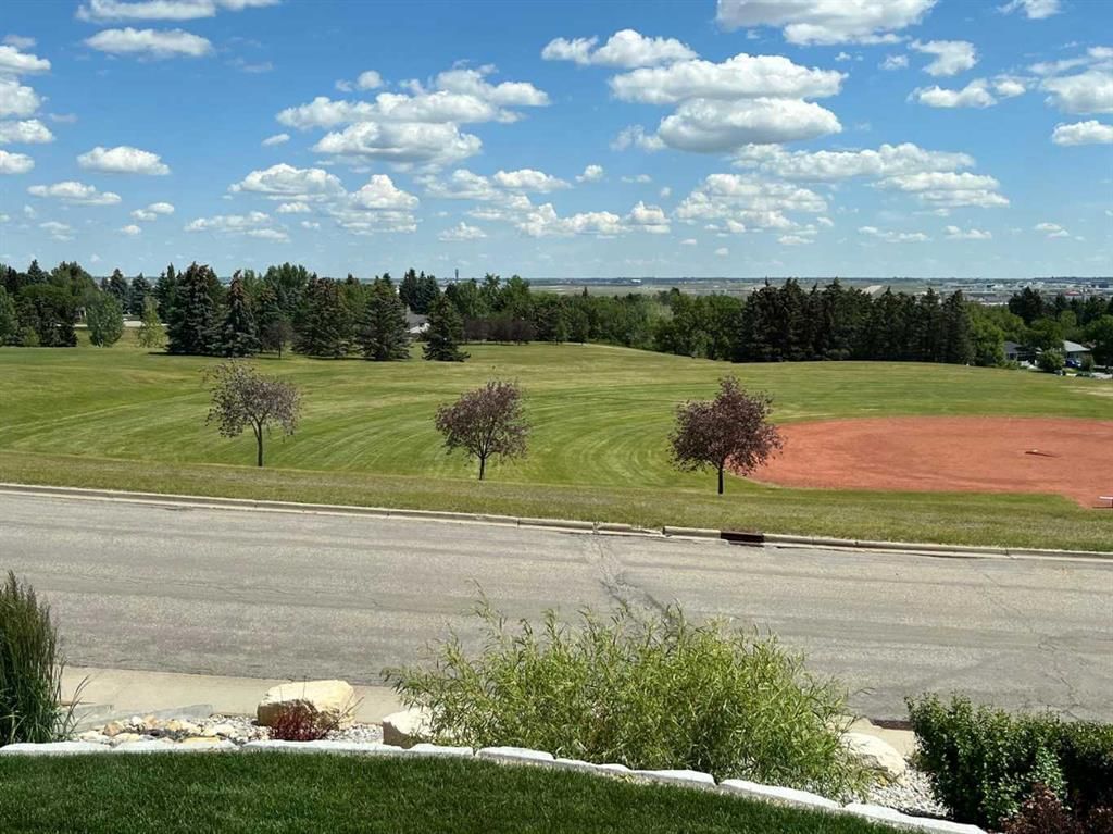 468 Norfolk Way NW, Calgary — photo 3 of 48