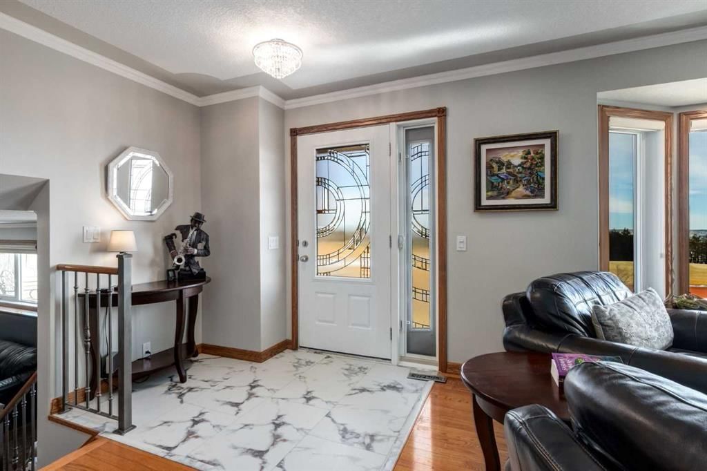 468 Norfolk Way NW, Calgary — photo 4 of 48