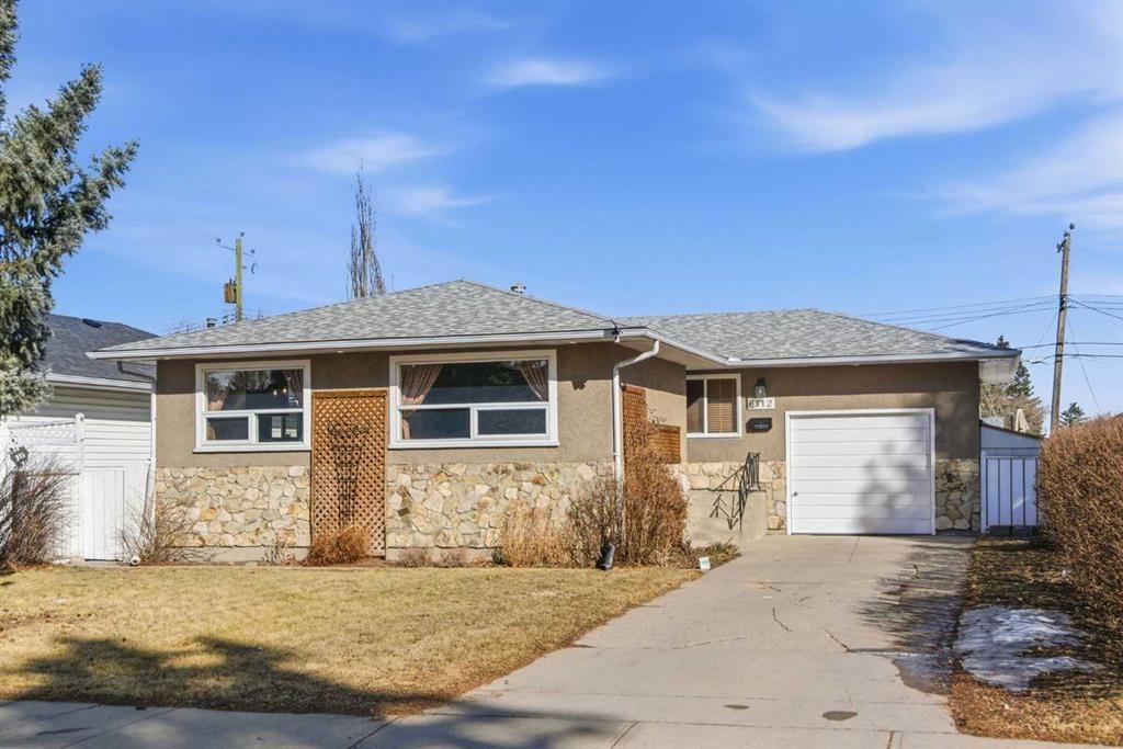 6112 Buckthorn Road NW, Calgary — photo 3 of 50