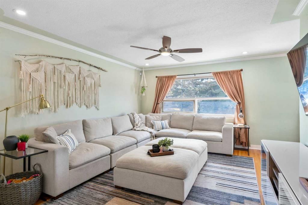 6112 Buckthorn Road NW, Calgary — photo 5 of 50