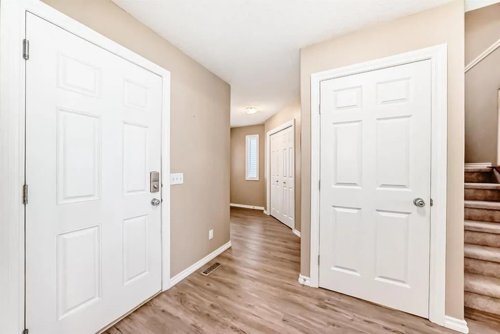 47 Royal Crest Court NW, Calgary — photo 2 of 42