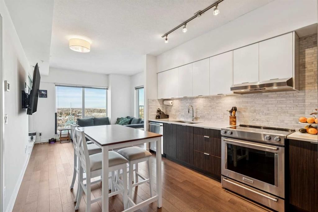 3403, 930 6 Avenue SW, Calgary — main listing photo