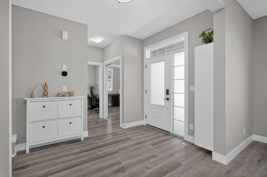 167 Yorkstone Way SW, Calgary — photo 4 of 50