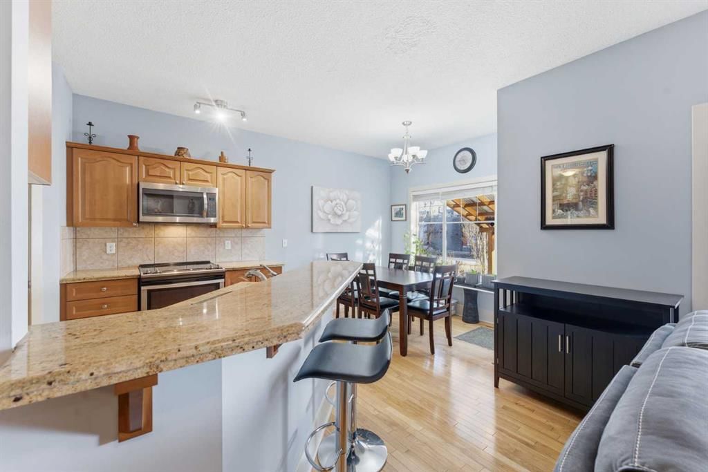 129 Cougartown Circle SW, Calgary — photo 5 of 31