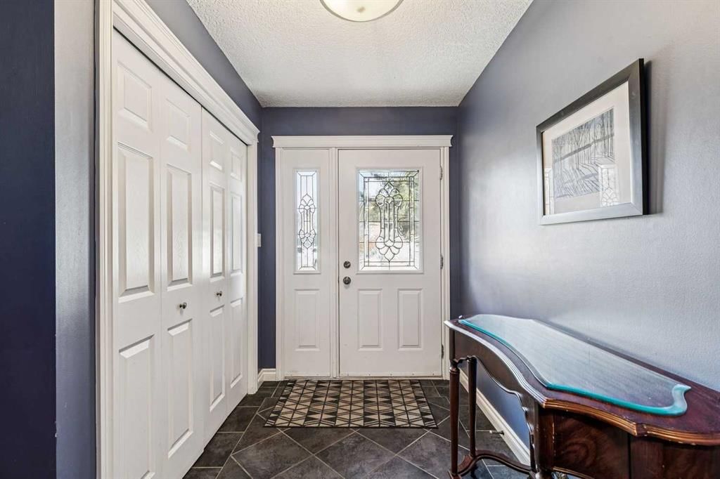 443 Brookmere Crescent SW, Calgary — photo 4 of 49