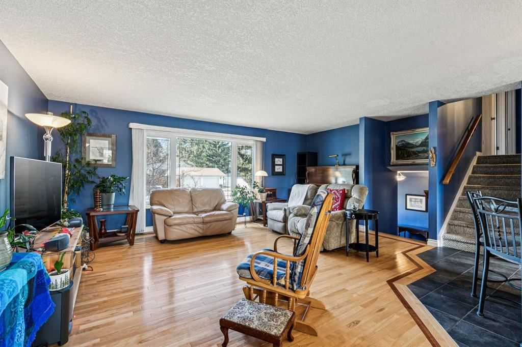 443 Brookmere Crescent SW, Calgary — photo 5 of 49