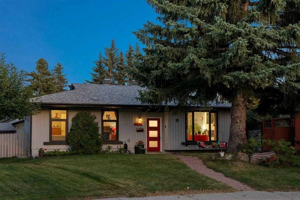 224 Cedarbrae Crescent SW, Calgary — main listing photo