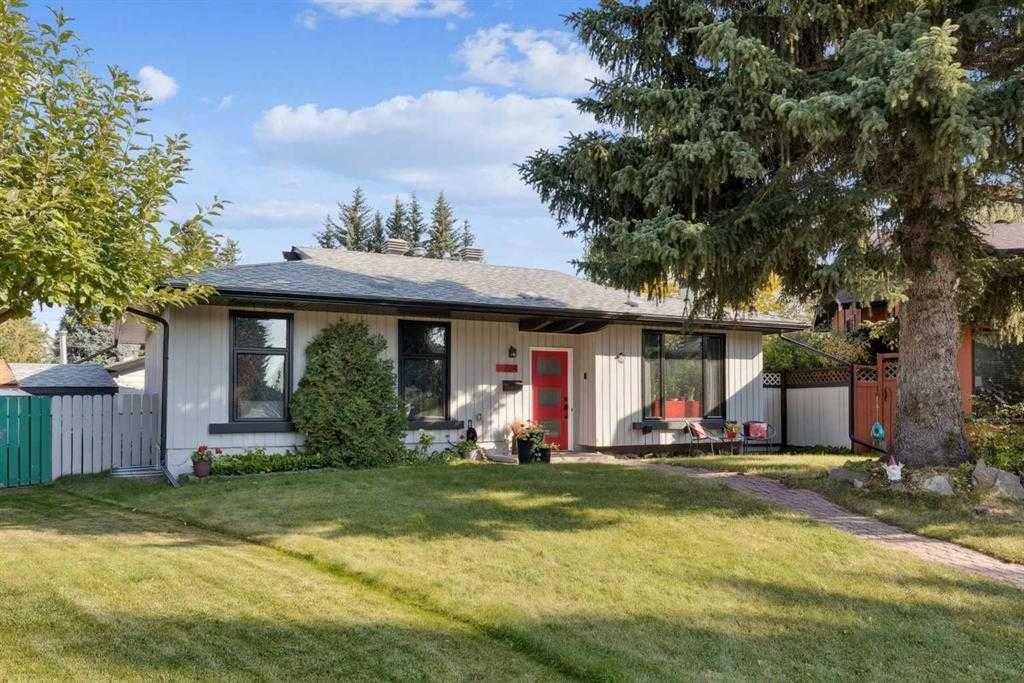 224 Cedarbrae Crescent SW, Calgary — photo 2 of 46