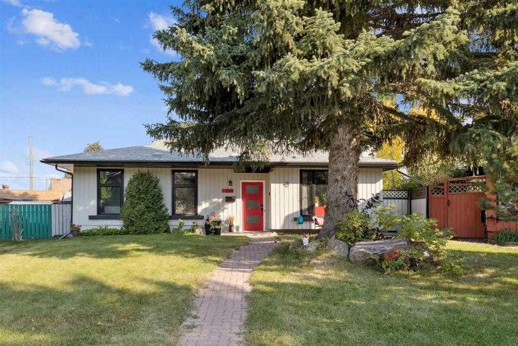 224 Cedarbrae Crescent SW, Calgary — photo 3 of 46