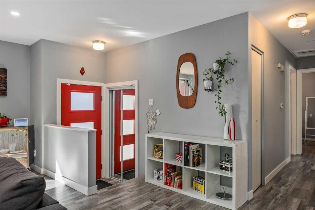 224 Cedarbrae Crescent SW, Calgary — photo 4 of 46