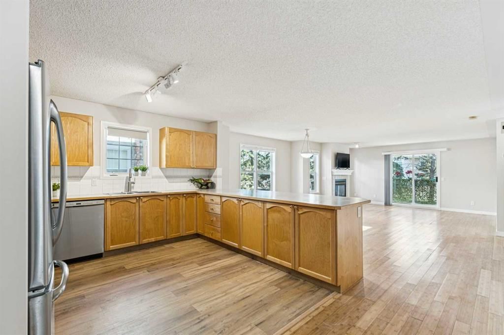 704, 7171 Coach Hill Road SW, Calgary — photo 3 of 24