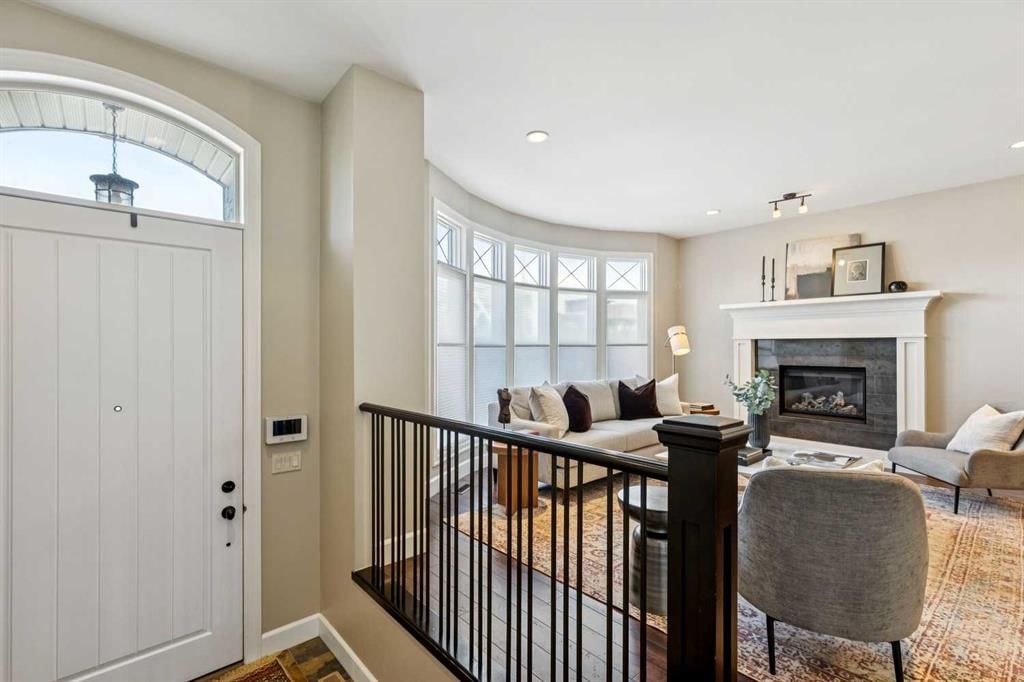 2035 29 Avenue SW, Calgary — photo 2 of 48