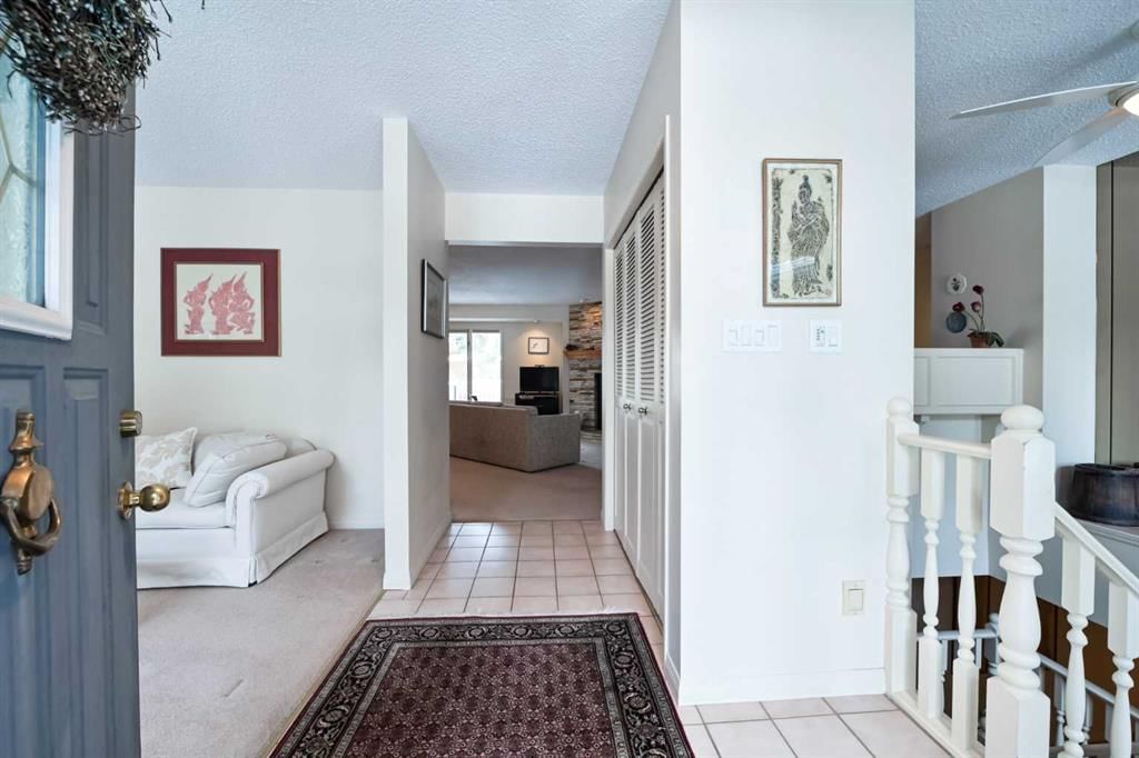 727 Lake Bonavista Drive SE, Calgary — photo 5 of 50