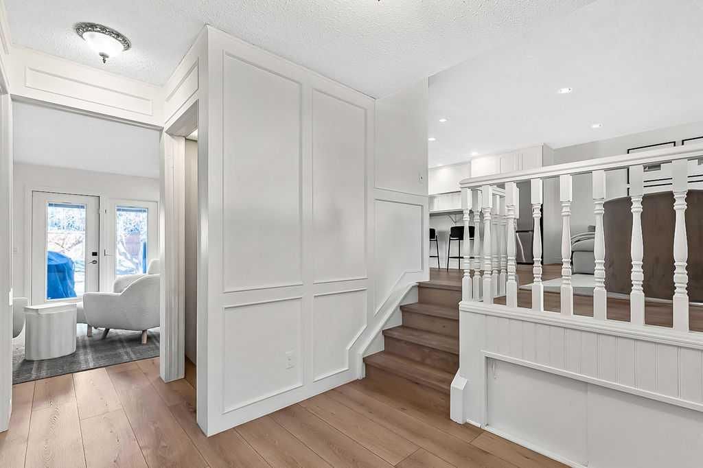 171 Woodridge Place SW, Calgary — photo 4 of 45