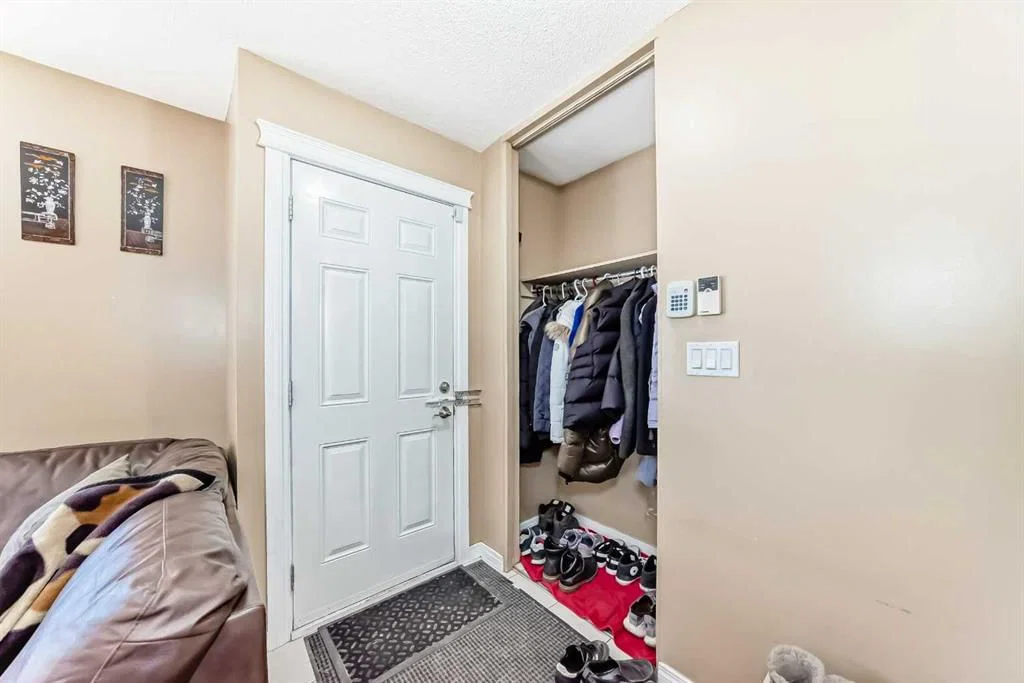 659 Maryvale Way NE, Calgary — photo 3 of 30