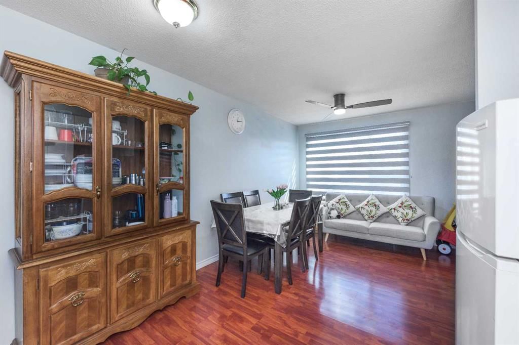 1209 52A Street SE, Calgary — photo 5 of 35