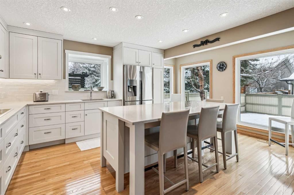 27 Woodacres Way SW, Calgary — photo 3 of 38