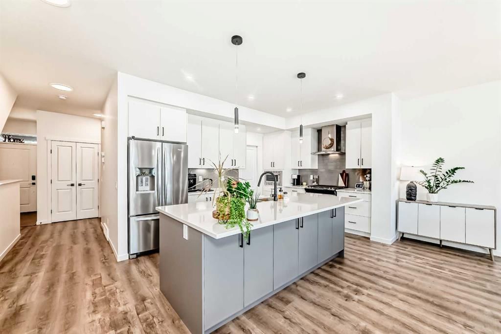 12 Magnolia Crescent SE, Calgary — photo 3 of 35