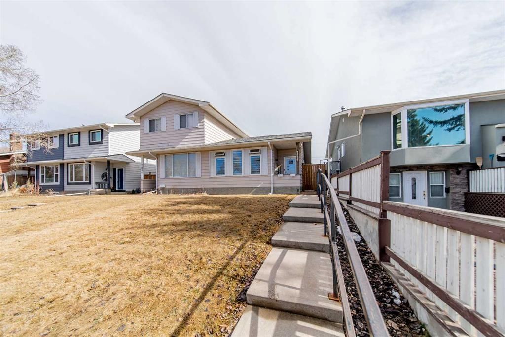 7836 20A Street SE, Calgary — main listing photo