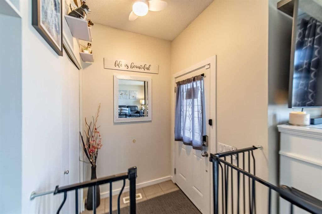 7836 20A Street SE, Calgary — photo 4 of 21