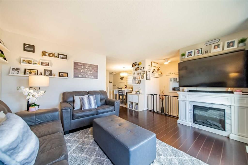7836 20A Street SE, Calgary — photo 5 of 21