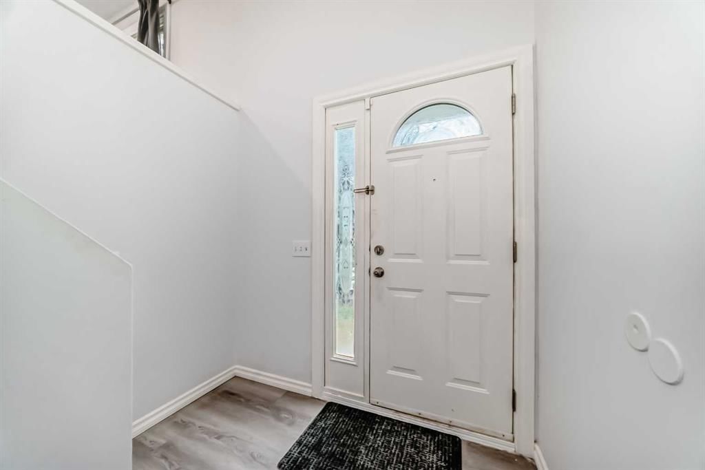 81 Bearberry Close NW, Calgary — photo 2 of 40