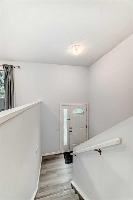 81 Bearberry Close NW, Calgary — photo 3 of 40