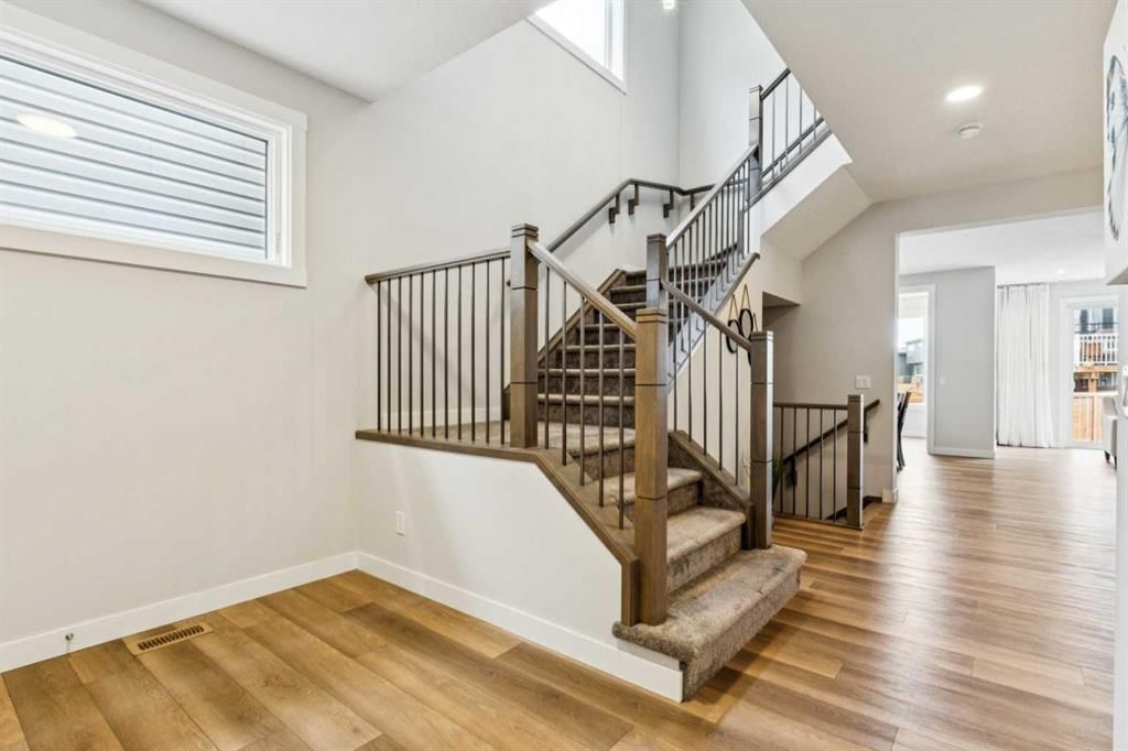 411 Rowley Way NW, Calgary — photo 3 of 50