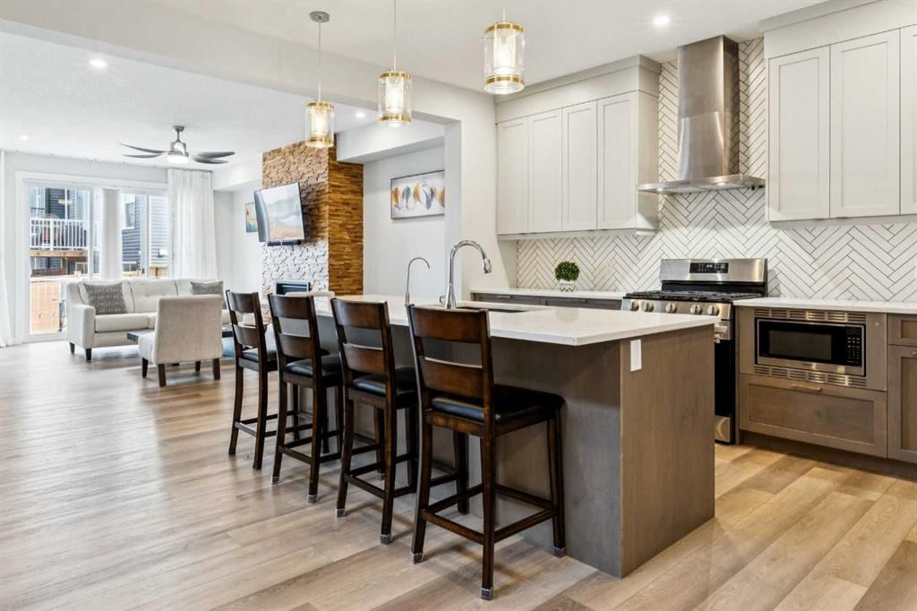 411 Rowley Way NW, Calgary — photo 5 of 50
