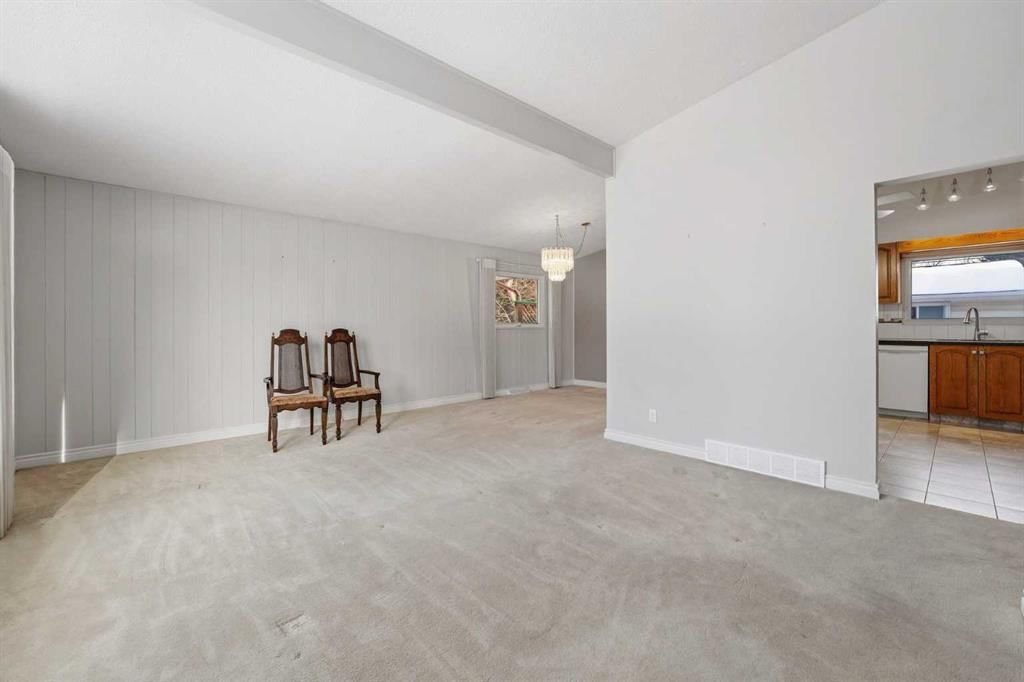 4804 Brockington Road NW, Calgary — photo 3 of 37
