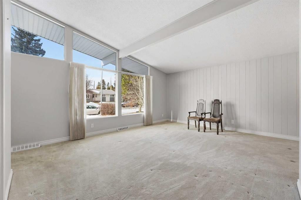 4804 Brockington Road NW, Calgary — photo 4 of 37